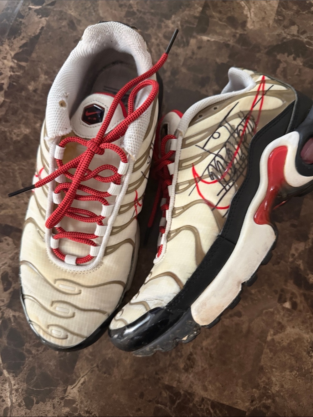 Nike Men’s Sneakers in White, Red and Black